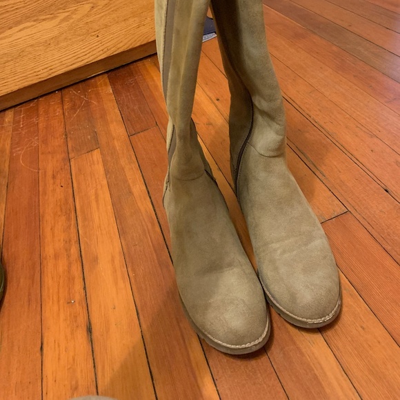 CUTE BARELY USED BOOTS - Picture 2 of 3